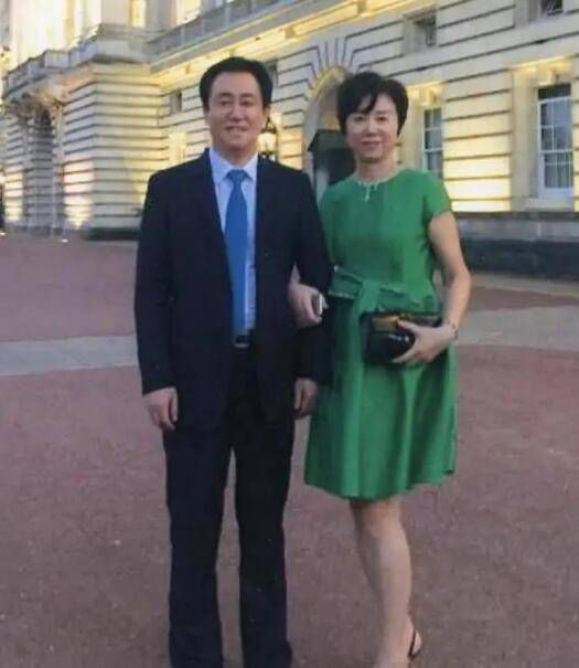 可是，那个时候的萧家，虽然大哥萧常乾人在外地上学，但萧老爷子的工程大都在本地，不太经常往外跑。