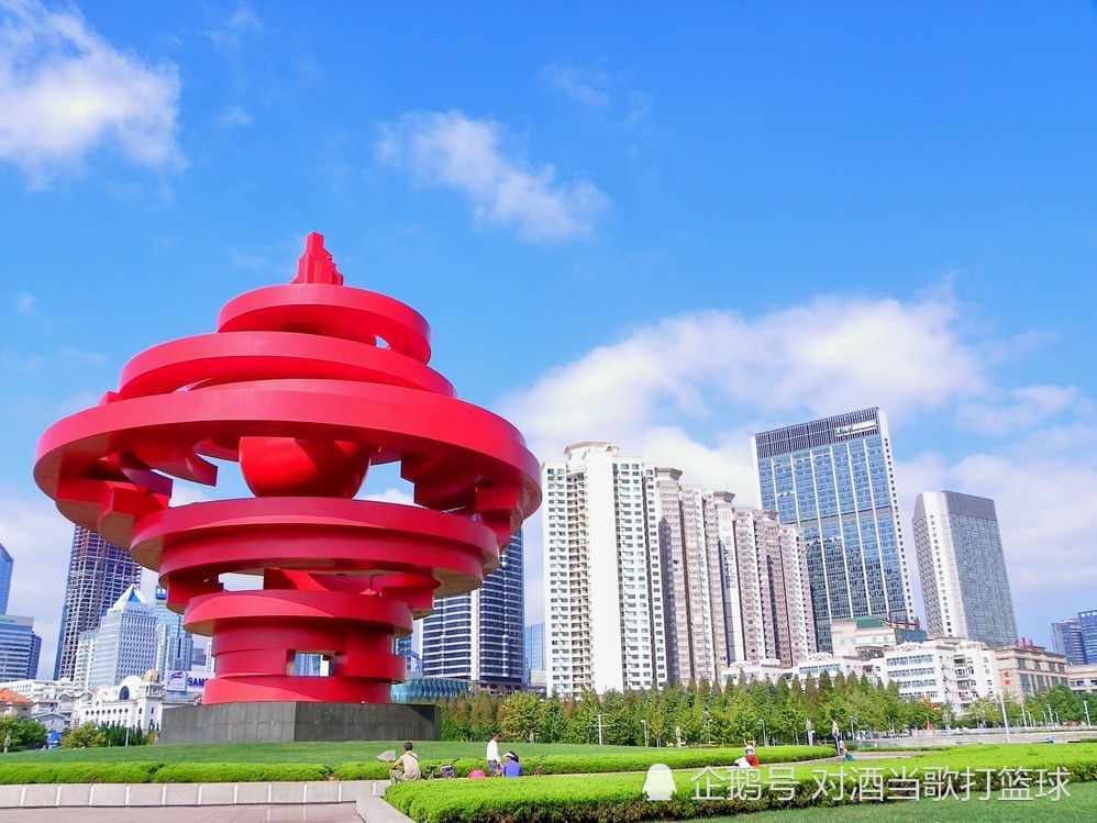 苏安顺表情骇然，开口道：老爷，我们之前就调查过金陵，金陵这地方也没有什么卧虎藏龙的本事，无非就是几家本地企业和家族，以及一个叶家的陈泽楷，以金陵的体量，怎么可能培育出这么强大的人来？就算是叶家也没这个本事啊，叶家要真有这个本事，那叶长缨死后，他们也不会被咱们苏家压着打了这么多年了。